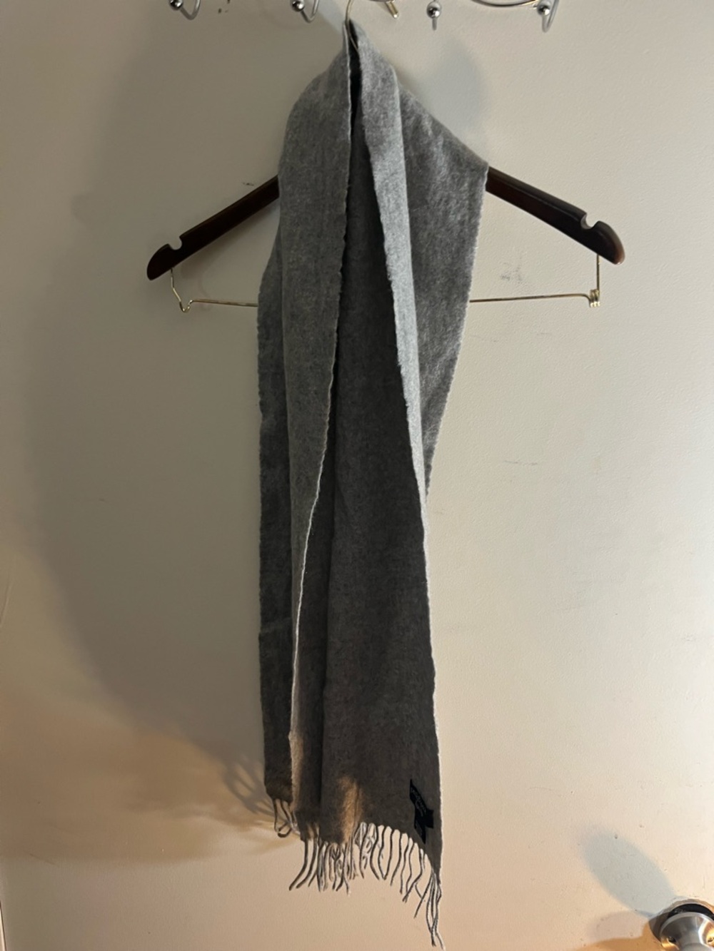 Peck & Peck Light Gray Cashmere Fringe Scarf